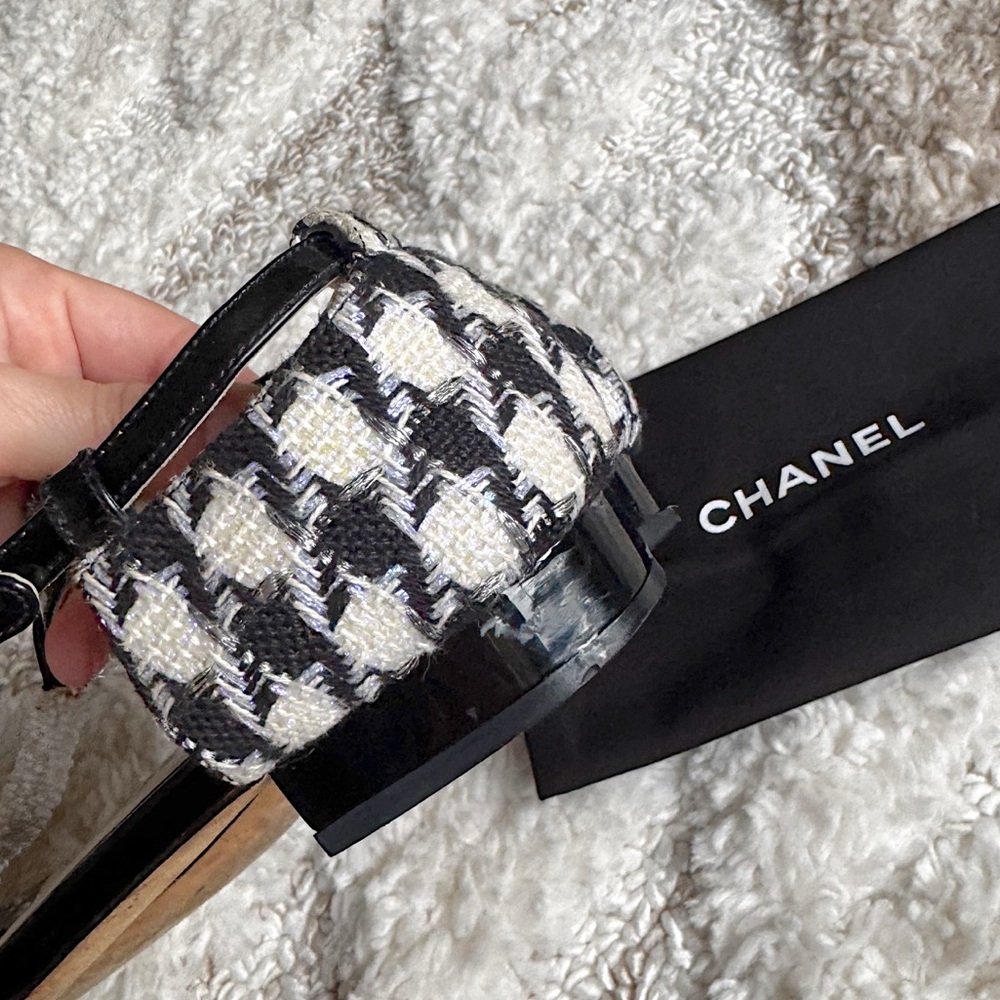 Chanel beaded CC tweed houndstooth thong sandals flats 37.5 black white - Picture 11 of 13